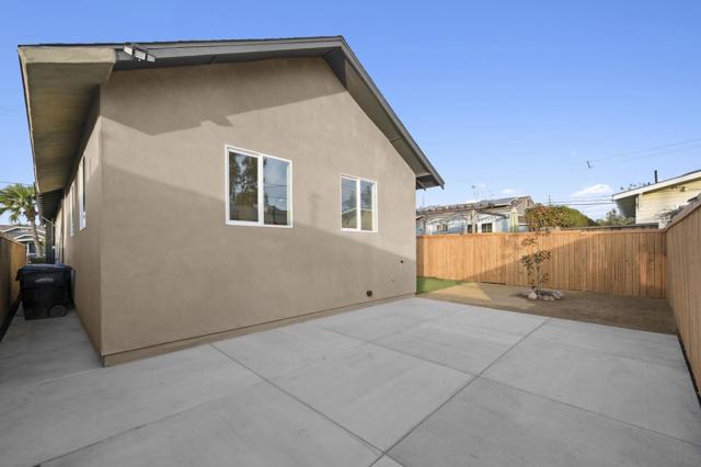 1091 Lincoln Ave, San Diego CA: https://media.crmls.org/mediaz/fcbc88ee-dfcc-41c9-ac9d-748e9a16c569.jpg