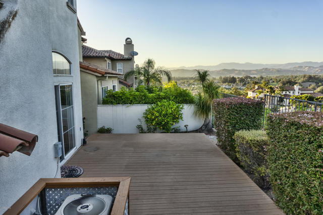 1026 Corte Augusta, Camarillo CA: https://media.crmls.org/mediaz/fcbc94ba-b821-4681-8658-25212666ee8f.jpg