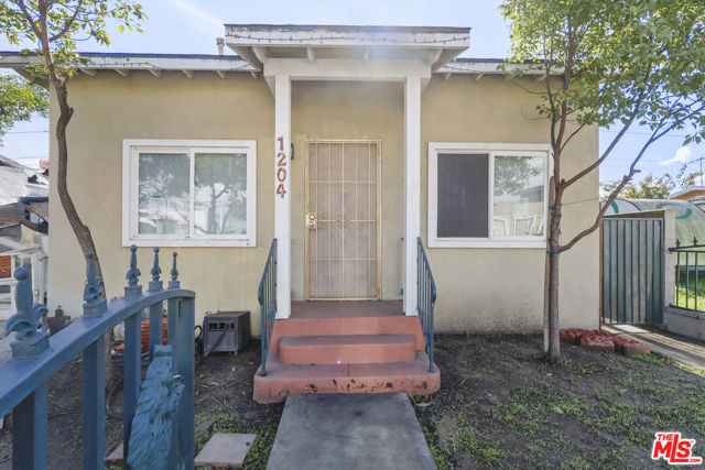 1204 Smith Place, Long Beach, California 90806, 3 Bedrooms Bedrooms, 0 ,1 BathroomBathrooms,Single Family Residence,For Sale,Smith,0,25631795