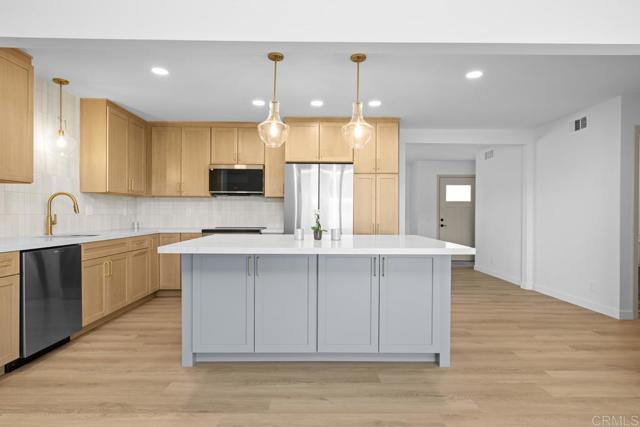 Detail Gallery Image 7 of 25 For 10296 Baroness Ave, San Diego,  CA 92126 - 3 Beds | 2 Baths