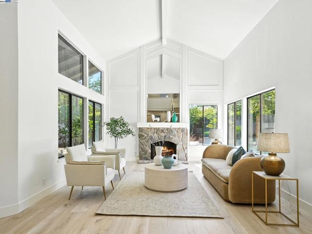5995 Via Del Cielo, Pleasanton CA: https://media.crmls.org/mediaz/fcbd389f-7016-4ae3-8293-594fce4fc33f.jpg