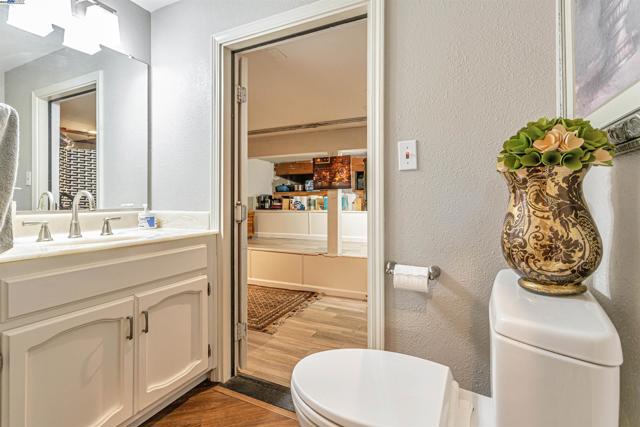 4001 W Lakeshore Dr, San Ramon CA: https://media.crmls.org/mediaz/fcbd7be7-6a8a-4a7b-ba8b-a25bd4c11053.jpg