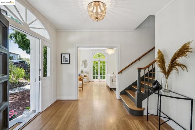 6051 MARGARIDO Dr, Oakland CA: https://media.crmls.org/mediaz/fcbd8d0d-34ad-4872-82fc-c56c06ac0749.jpg
