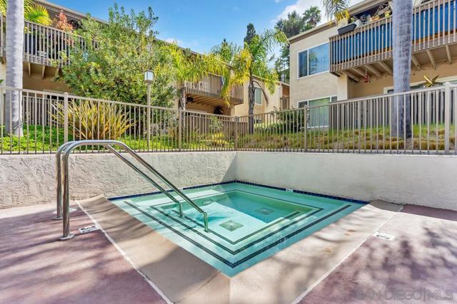 3136 Via Alicante, La Jolla CA: https://media.crmls.org/mediaz/fcbdf3a5-6691-4344-8939-a4793877df9a.jpg
