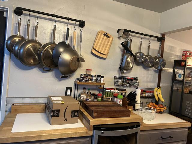 5913 Woodleigh Dr, Carmichael CA: https://media.crmls.org/mediaz/fcbdf9c8-c0a2-4575-9216-8bbbc62f0e3e.jpg