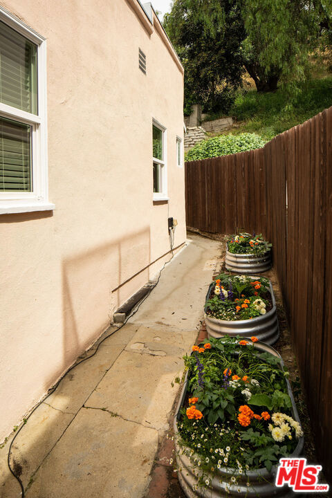 Image 19 of 24 For 2354 Landa Street