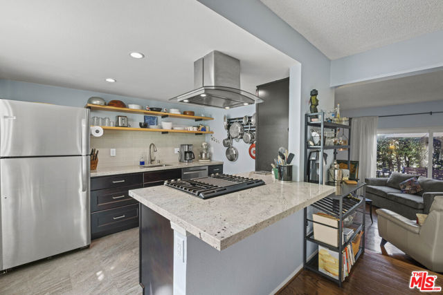 2701 Voorhees Avenue, Redondo Beach, California 90278, 2 Bedrooms Bedrooms, ,2 BathroomsBathrooms,Residential,For Sale,Voorhees,25578941