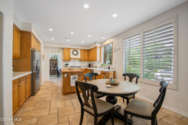 943 Paseo Barona, Camarillo CA: https://media.crmls.org/mediaz/fcbeec06-89e6-4e06-accb-f960f95fa7b6.jpg