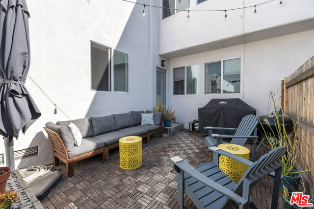 1005 N Alexandria Avenue, Los Angeles CA: https://media.crmls.org/mediaz/fcbf739b-6b96-4283-a6a8-db5faf5812c2.jpg
