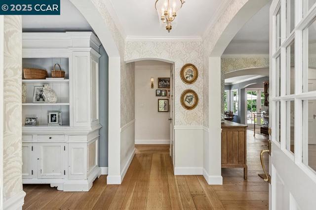 72 Davis Rd, Orinda CA: https://media.crmls.org/mediaz/fcbfe403-720d-4964-9f15-808bfd10e983.jpg