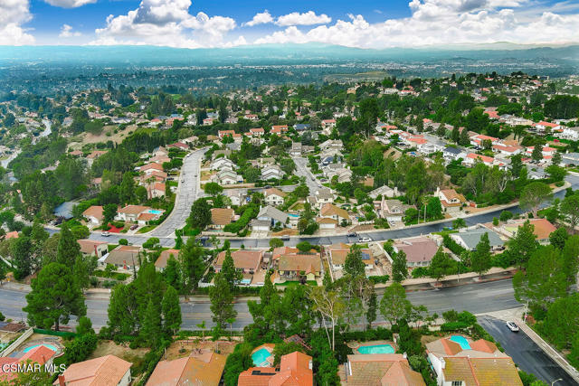 11820 Doral Avenue, Porter Ranch CA: https://media.crmls.org/mediaz/fcc0cced-f208-4980-bcde-f51a07c4d3e9.jpg