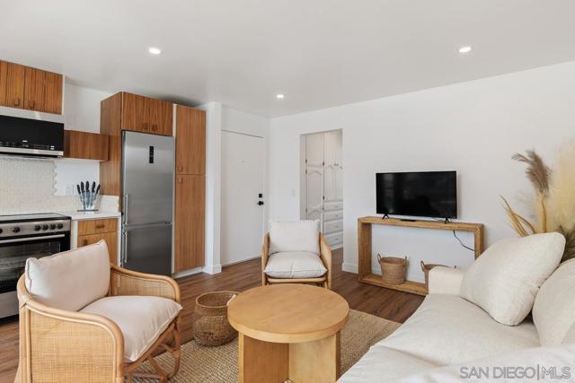 Image 22 of 52 For 4627 Park Dr