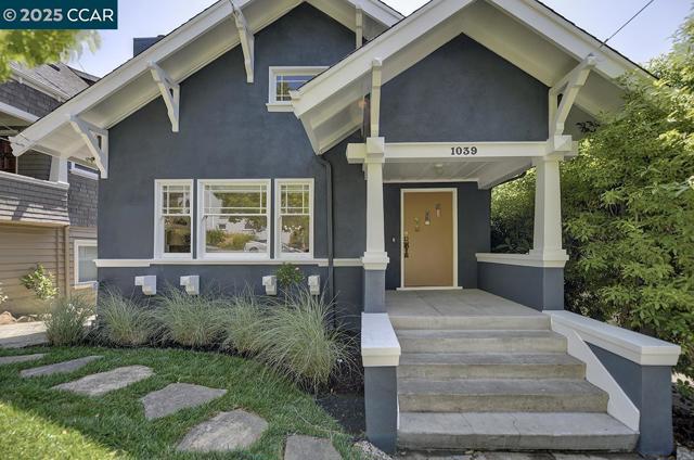 1039 Elsinore, Oakland CA: https://media.crmls.org/mediaz/fcc0e2ea-163a-4d4f-a610-e3d6e8b3e66a.jpg