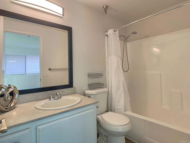 Detail Gallery Image 9 of 17 For 1166 Decker St #D,  El Cajon,  CA 92019 - 2 Beds | 2/1 Baths
