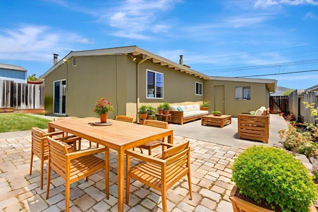 921 Newman Drive, South San Francisco CA: https://media.crmls.org/mediaz/fcc26b24-5187-4f09-860d-adff16762859.jpg