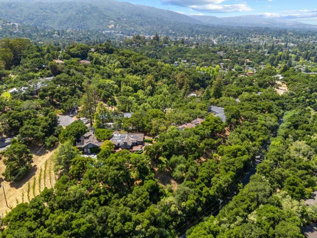 17119 Crescent Drive, Los Gatos CA: https://media.crmls.org/mediaz/fcc2f831-3147-4841-aa1f-dcd511f663ed.jpg