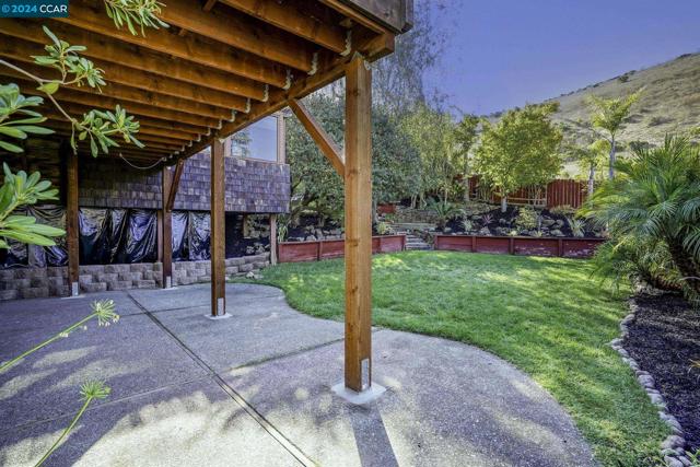 Image 28 of 39 For 822 Rose Dr