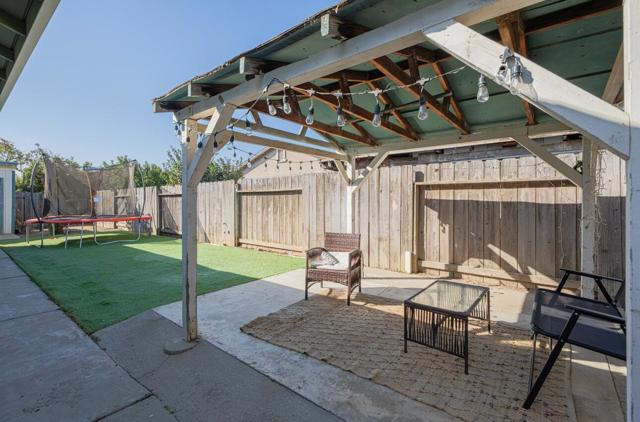 15 Elmwood Drive, Greenfield CA: https://media.crmls.org/mediaz/fcc3540c-8cdd-46e6-9eb9-0a6f9ffa1bdc.jpg