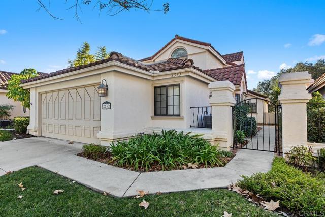 Detail Gallery Image 2 of 49 For 2533 Holly Valley Dr, Vista,  CA 92084 - 3 Beds | 2 Baths