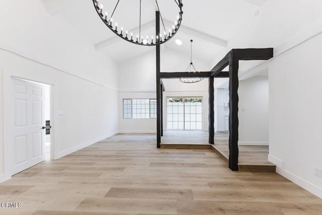 Detail Gallery Image 6 of 24 For 19314 Valerio St, Reseda,  CA 91335 - 3 Beds | 2/1 Baths