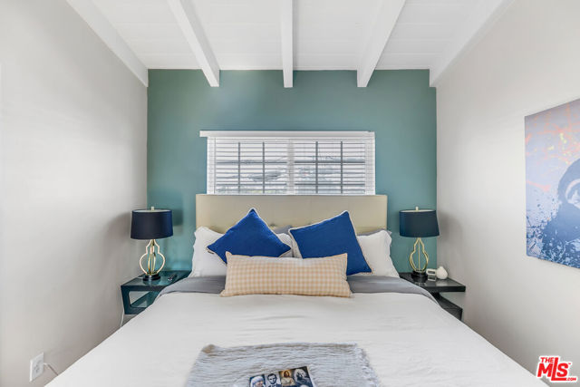 313 Mildred Avenue, Venice CA: https://media.crmls.org/mediaz/fcc42032-f943-48eb-90bd-0cf7119a5b90.jpg