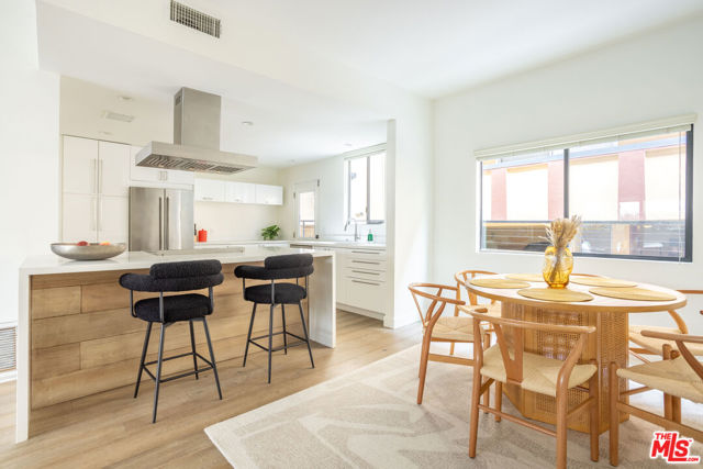 1823 N Fuller Avenue, Los Angeles CA: https://media.crmls.org/mediaz/fcc43eb9-2a17-496d-8905-fd80203eac4f.jpg