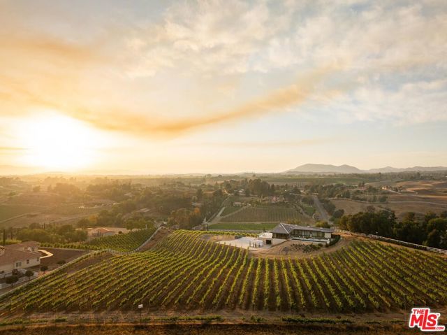 36453 Via El Pais Bonita, Temecula CA: https://media.crmls.org/mediaz/fcc44747-1737-448d-9035-3f5b27f6b56e.jpg