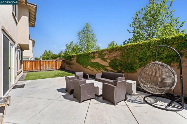 158 Wooley Creek Way, Brentwood CA: https://media.crmls.org/mediaz/fcc4f324-1476-4362-a619-944982b9ddf4.jpg