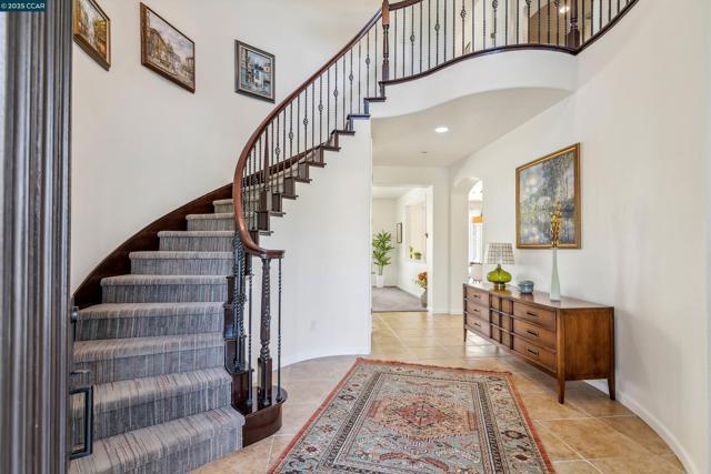 1840 Tanglewood Ln, Brentwood CA: https://media.crmls.org/mediaz/fcc4fb24-fc8f-48f7-8ed9-7d5070b52cbb.jpg