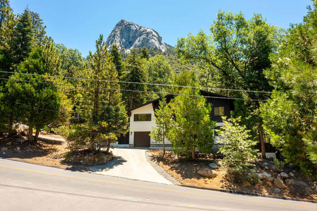 24718 Fern Valley Road, Idyllwild CA: https://media.crmls.org/mediaz/fcc50d5c-0b49-4a34-99dc-5a53df29414b.jpg