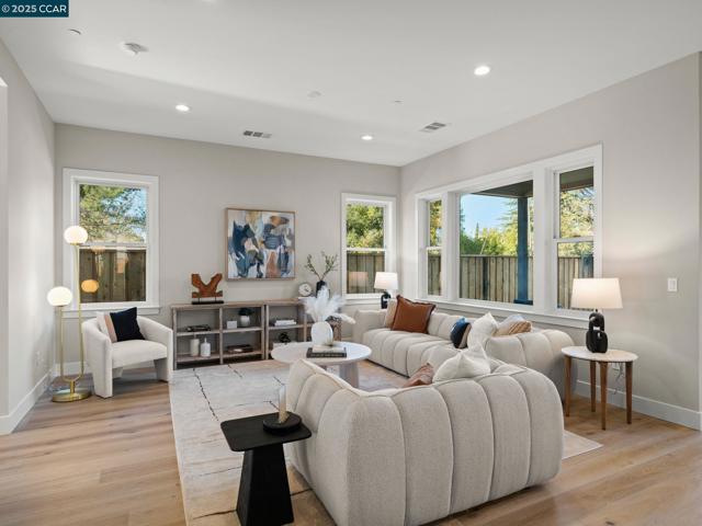 245 Haleena Place, Walnut Creek CA: https://media.crmls.org/mediaz/fcc511f2-beba-408d-817a-2c577e25d237.jpg