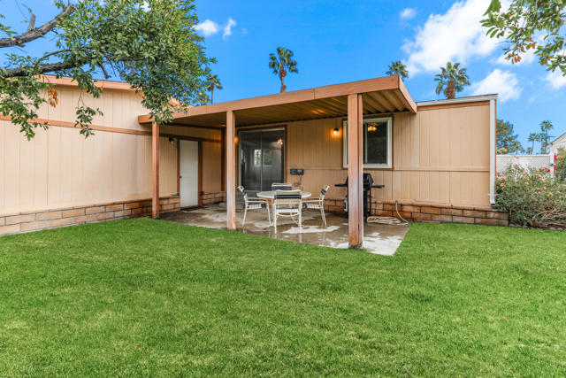 1223 Via Yolo, Cathedral City CA: https://media.crmls.org/mediaz/fcc519c0-02d5-4a56-95cd-347b9eb90453.jpg