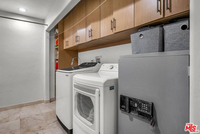 3110 Benedict Canyon Drive, Beverly Hills CA: https://media.crmls.org/mediaz/fcc56f6e-ecc8-4c71-8079-651c2ab33a8a.jpg