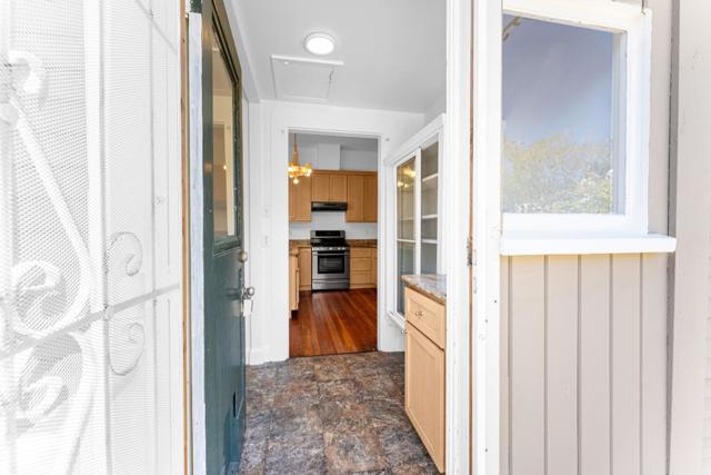 126 N Ellsworth Avenue, San Mateo CA: https://media.crmls.org/mediaz/fcc5ffe4-a155-4ac3-a82e-8ed9ed4efd9e.jpg