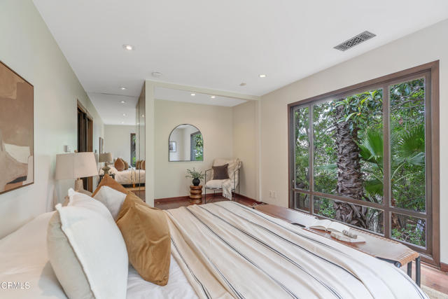 1949 Preston Avenue, Los Angeles CA: https://media.crmls.org/mediaz/fcc62765-938c-4231-bfe6-3af1239c1267.jpg