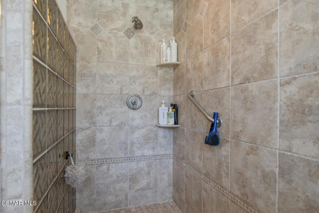 Image 33 of 69 For 4900 Kilburn Court