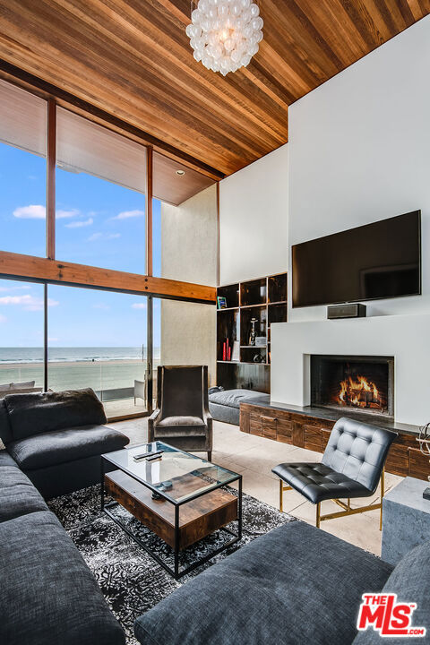 3817 OCEAN FRONT Walk photo 4