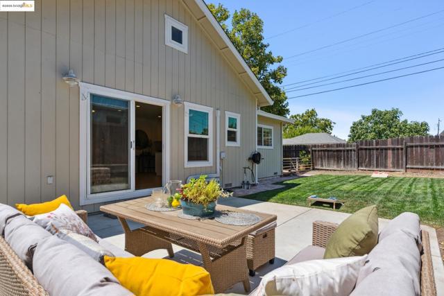 1865 Overhill Rd, Concord CA: https://media.crmls.org/mediaz/fcc700e3-32d2-4b1f-b655-6eafb4de0951.jpg