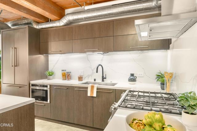 Detail Gallery Image 9 of 53 For 530 S Hewitt St #144,  Los Angeles,  CA 90013 - 2 Beds | 1/1 Baths