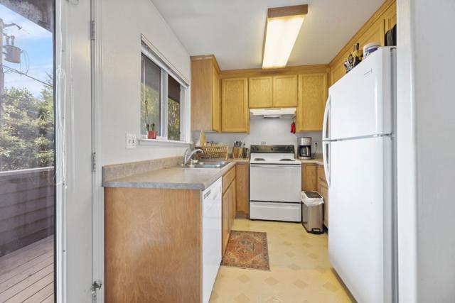 33 Edgewood Way, Santa Cruz CA: https://media.crmls.org/mediaz/fcc79f06-7765-425c-8d7f-27d0a9809bc5.jpg
