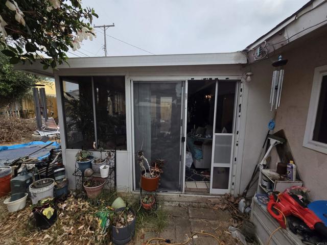 1361 California Street, Imperial Beach CA: https://media.crmls.org/mediaz/fcc7c129-91d7-4655-b265-0168924e96c2.jpg