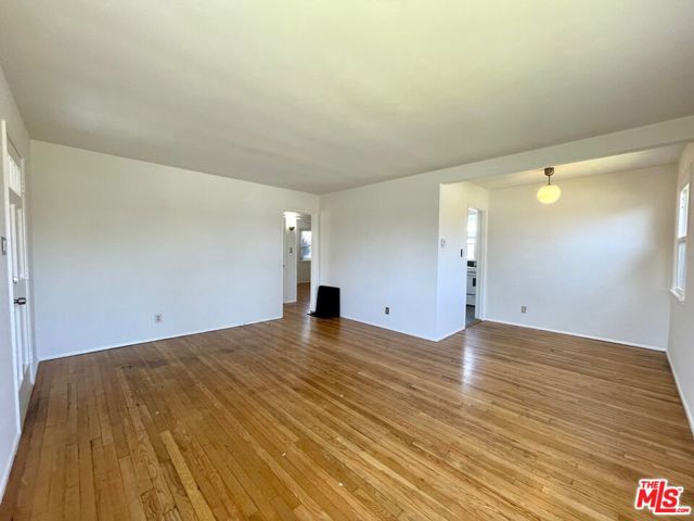 5954 W 85Th Place, Los Angeles CA: https://media.crmls.org/mediaz/fcc82ef4-cd28-41b4-b51c-dd0bca8cecf3.jpg