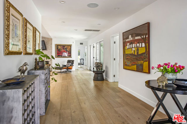 2241 Betty Lane, Beverly Hills CA: https://media.crmls.org/mediaz/fcc8a45d-9221-4e61-845e-681f96ee3958.jpg