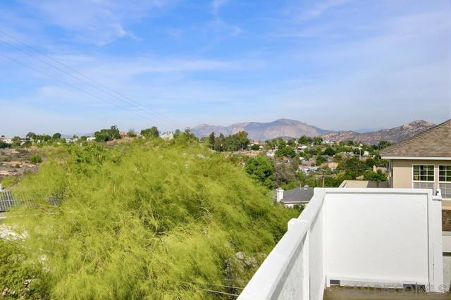 131 Scenic Dr, El Cajon CA: https://media.crmls.org/mediaz/fcc8be4d-81a4-461b-adf3-30c000fdcbab.jpg