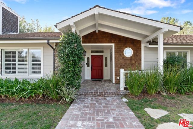 24901 Jim Bridger Road, Hidden Hills CA: https://media.crmls.org/mediaz/fcc8c88b-d268-431c-8303-3c4a60482856.jpg