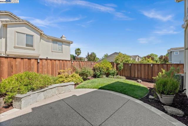 4775 Mahogany St, Dublin CA: https://media.crmls.org/mediaz/fcc8e435-ada6-46d3-a81e-45f1d244f287.jpg