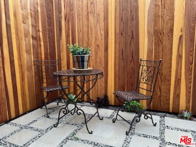 1843 19th Street, Santa Monica CA: https://media.crmls.org/mediaz/fcc91833-636d-4d6f-ae4e-fcada228bee6.jpg