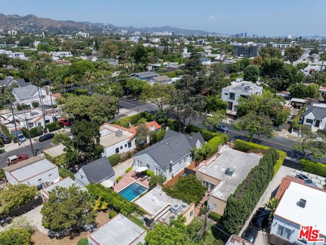 749 N Crescent Heights Boulevard, Los Angeles CA: https://media.crmls.org/mediaz/fcc95626-6fea-45fe-a4d1-3bbdb671774a.jpg