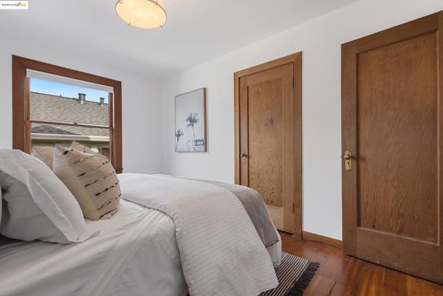 1048 Annerley Rd, Oakland CA: https://media.crmls.org/mediaz/fcc97909-b829-4f06-af26-479d71d4a1ff.jpg