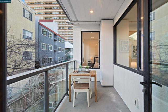 58 Vernon St, Oakland CA: https://media.crmls.org/mediaz/fcca0b26-8781-4b72-8ef6-a895ee251c47.jpg